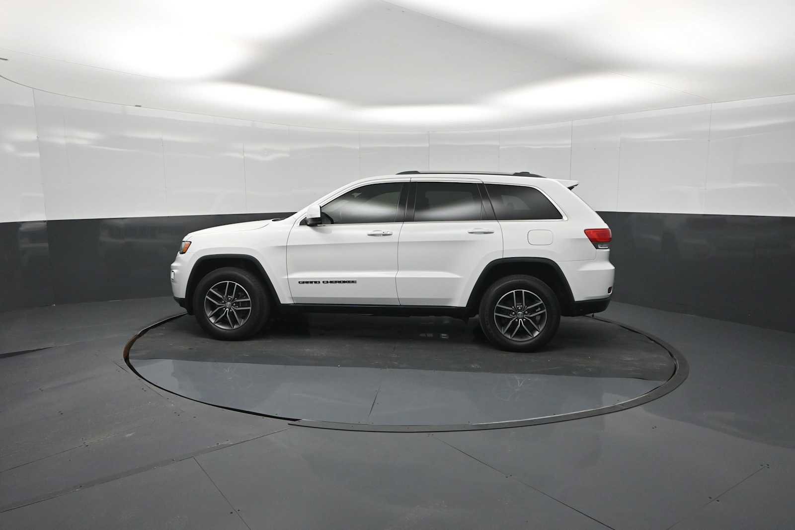 Used 2018 Jeep Grand Cherokee Laredo AWD/4WD image 80