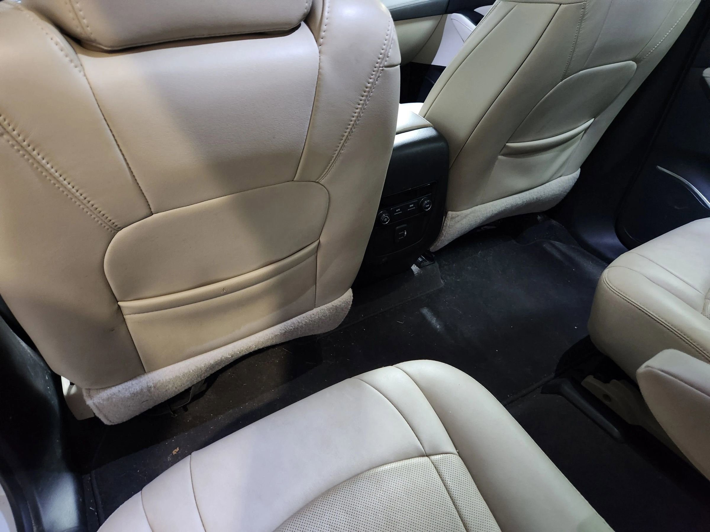 Used 2019 Buick Enclave Essence image 25