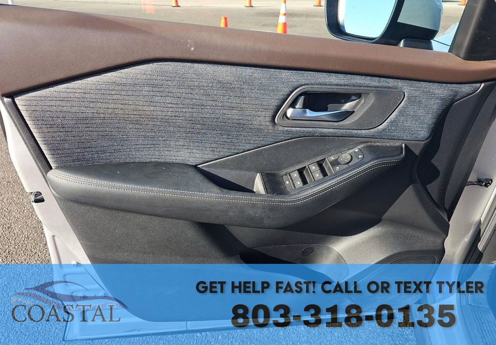 Used 2023 Nissan Rogue SV image 4