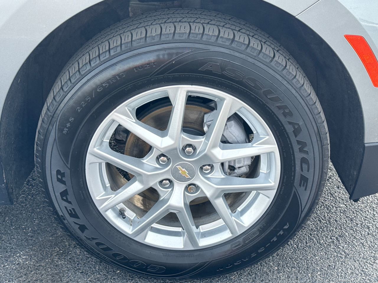 Used 2023 Chevrolet Equinox LT w/ LPO, Floor Liner Package AWD/4WD image 9