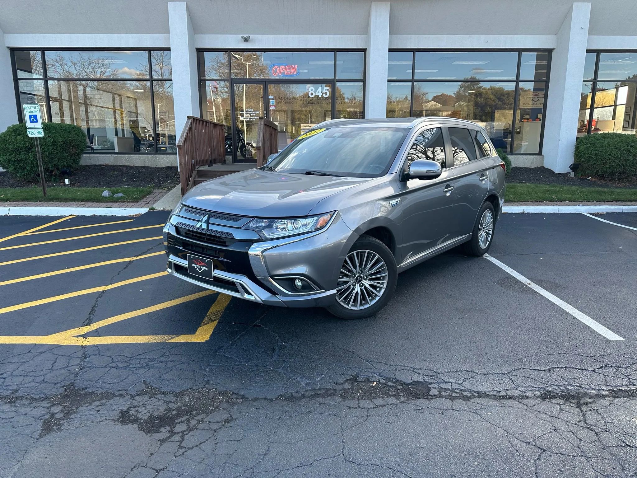 Used 2022 Mitsubishi Outlander SEL image 2