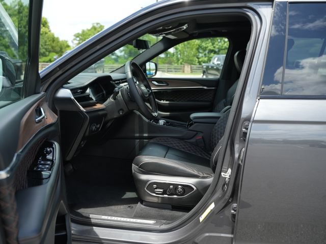 Used 2023 Jeep Grand Cherokee L Summit w/ Advanced Protech Group IV AWD/4WD image 14