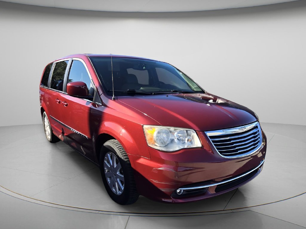 Used 2015 Chrysler Town & Country Touring FWD image 4