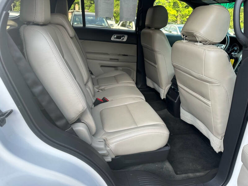 Used 2015 Ford Explorer XLT w/ Equipment Group 202B image 15
