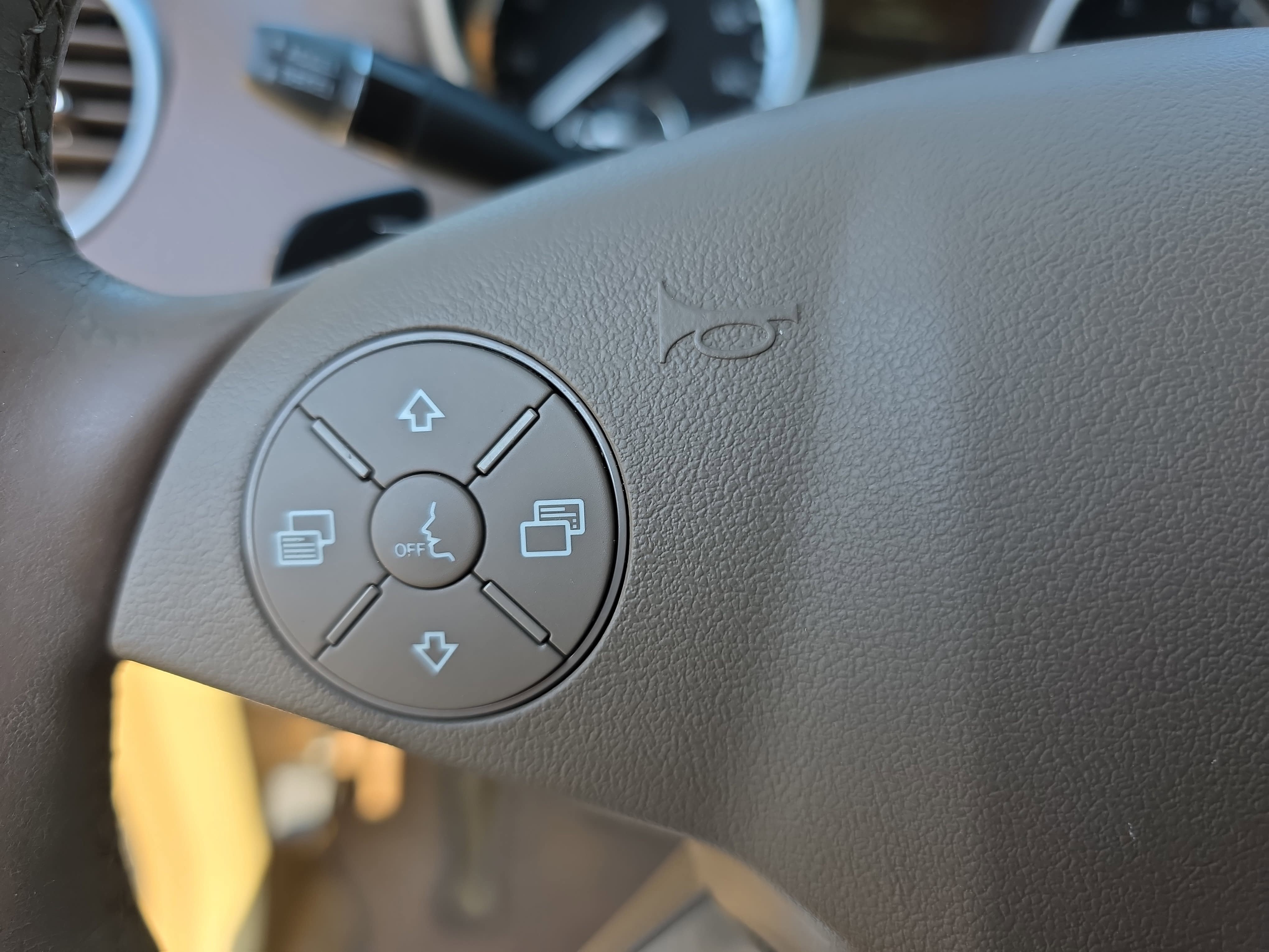 Used 2011 Mercedes-Benz GL 450 4MATIC image 18