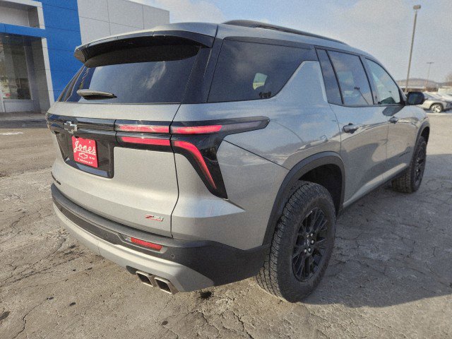 Used 2025 Chevrolet Traverse Z71 image 5