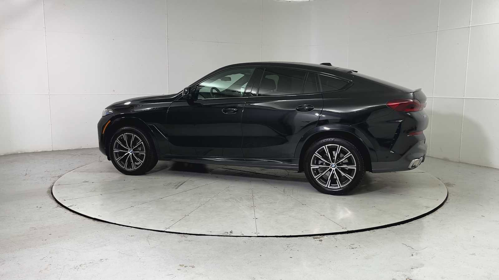 Used 2025 BMW X6 xDrive40i w/ Climate Comfort Package image 4