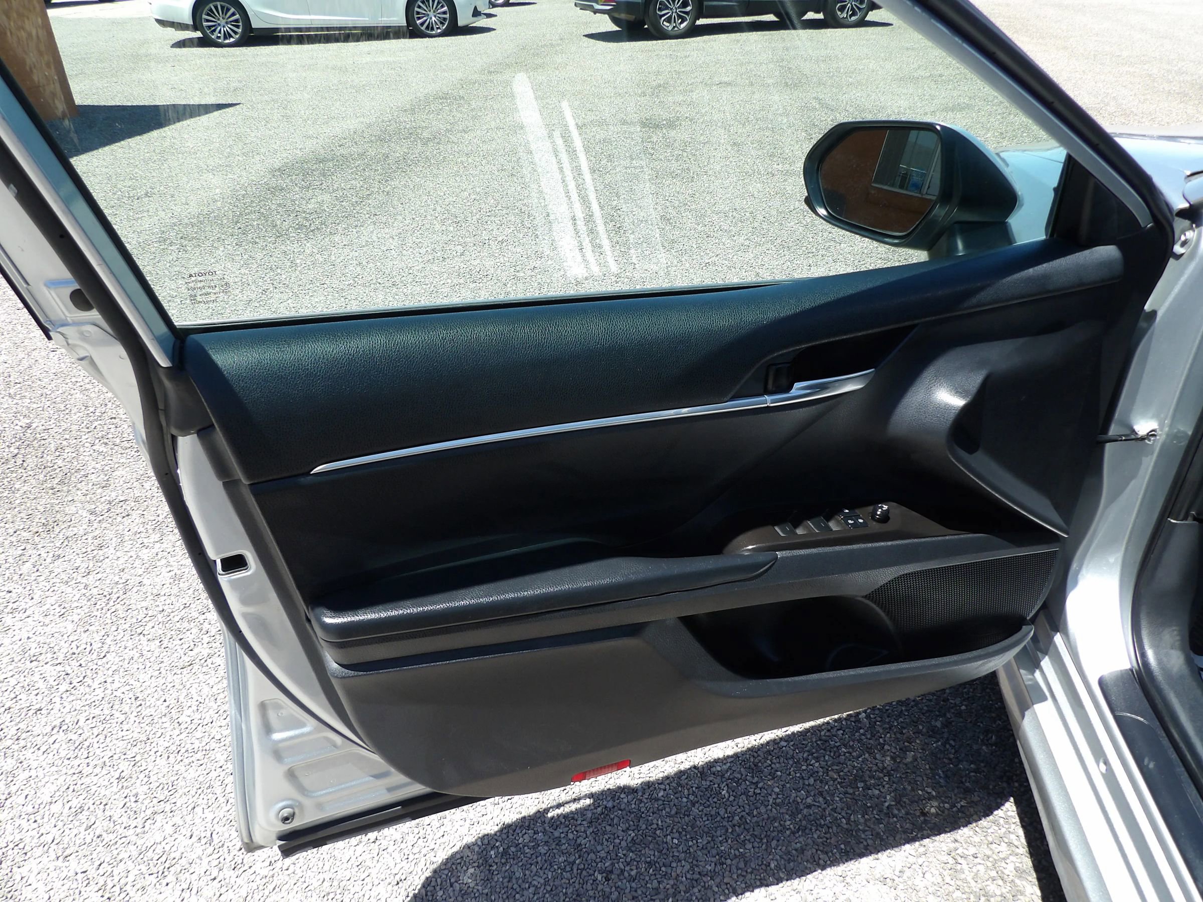 Used 2021 Toyota Camry SE FWD image 9