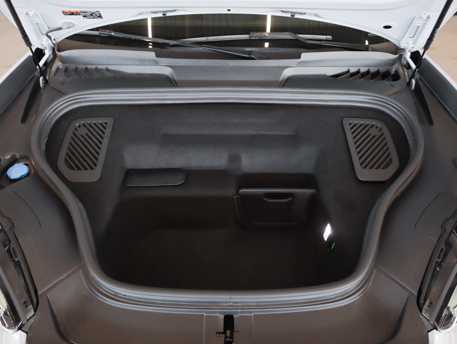 Used 2025 Porsche Macan Electric RWD image 27