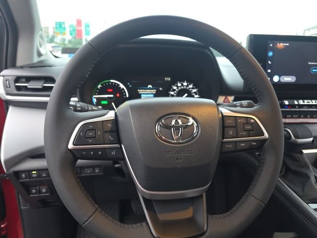Used 2026 Toyota Sienna XLE FWD image 23