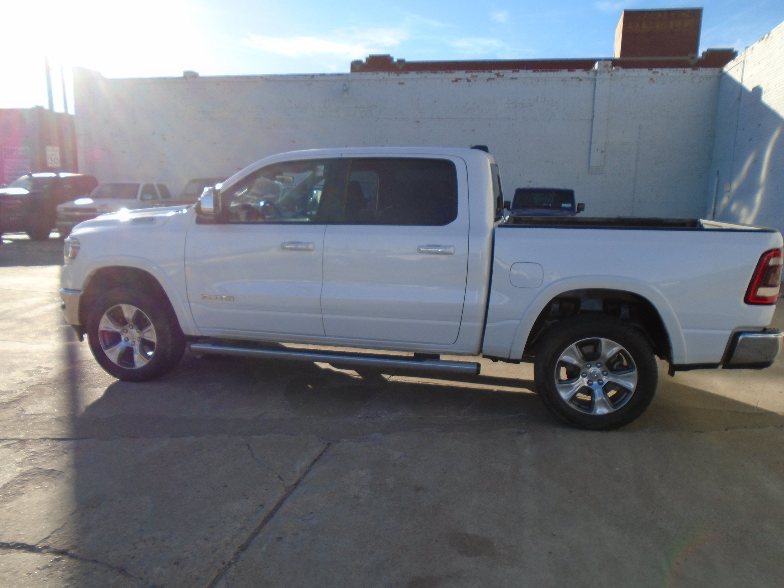 Used 2021 RAM 1500 Laramie AWD/4WD image 1