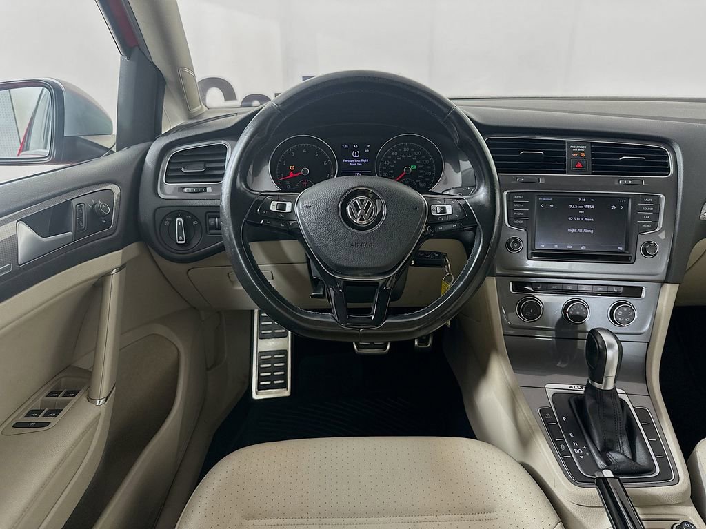 Used 2017 Volkswagen Golf Alltrack S image 25