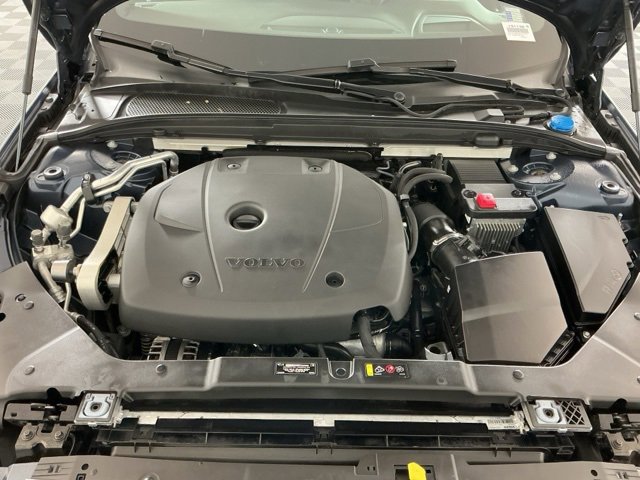 Used 2021 Volvo V60 T5 Cross Country image 31