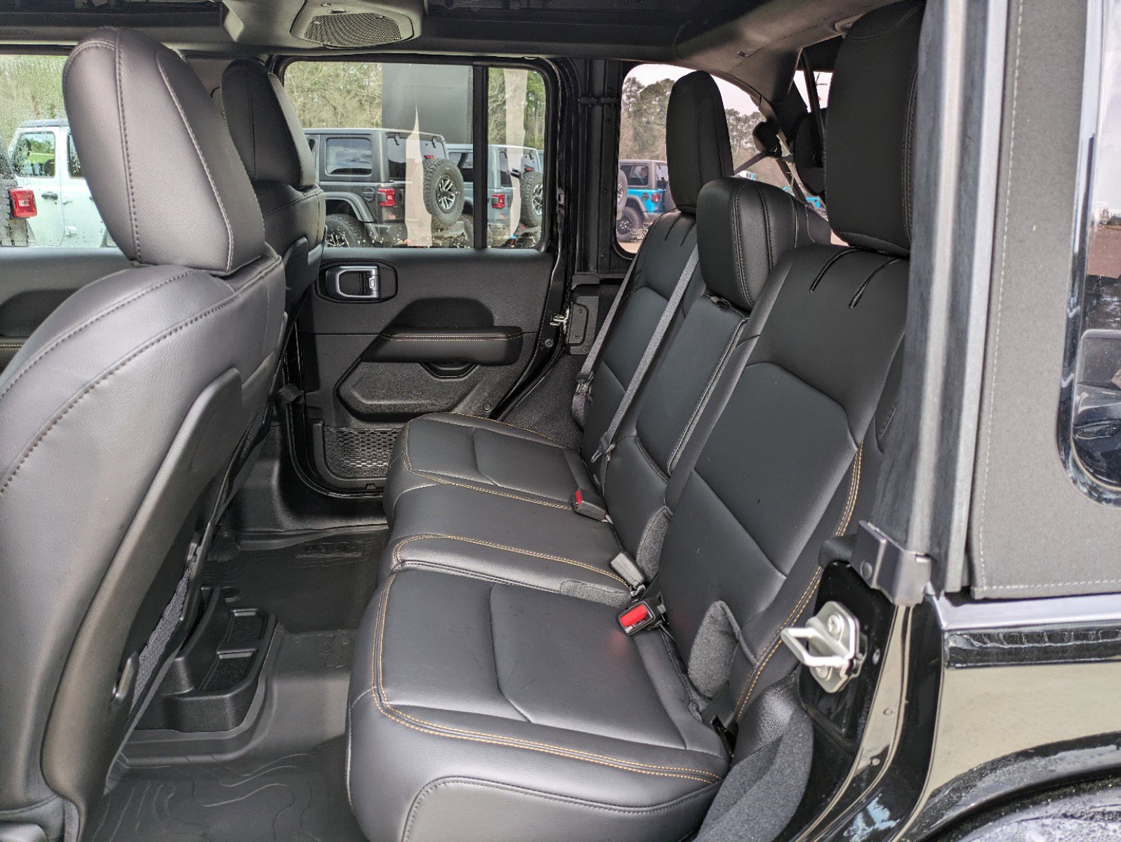 Used 2024 Jeep Wrangler Sahara w/ Technology Group image 10