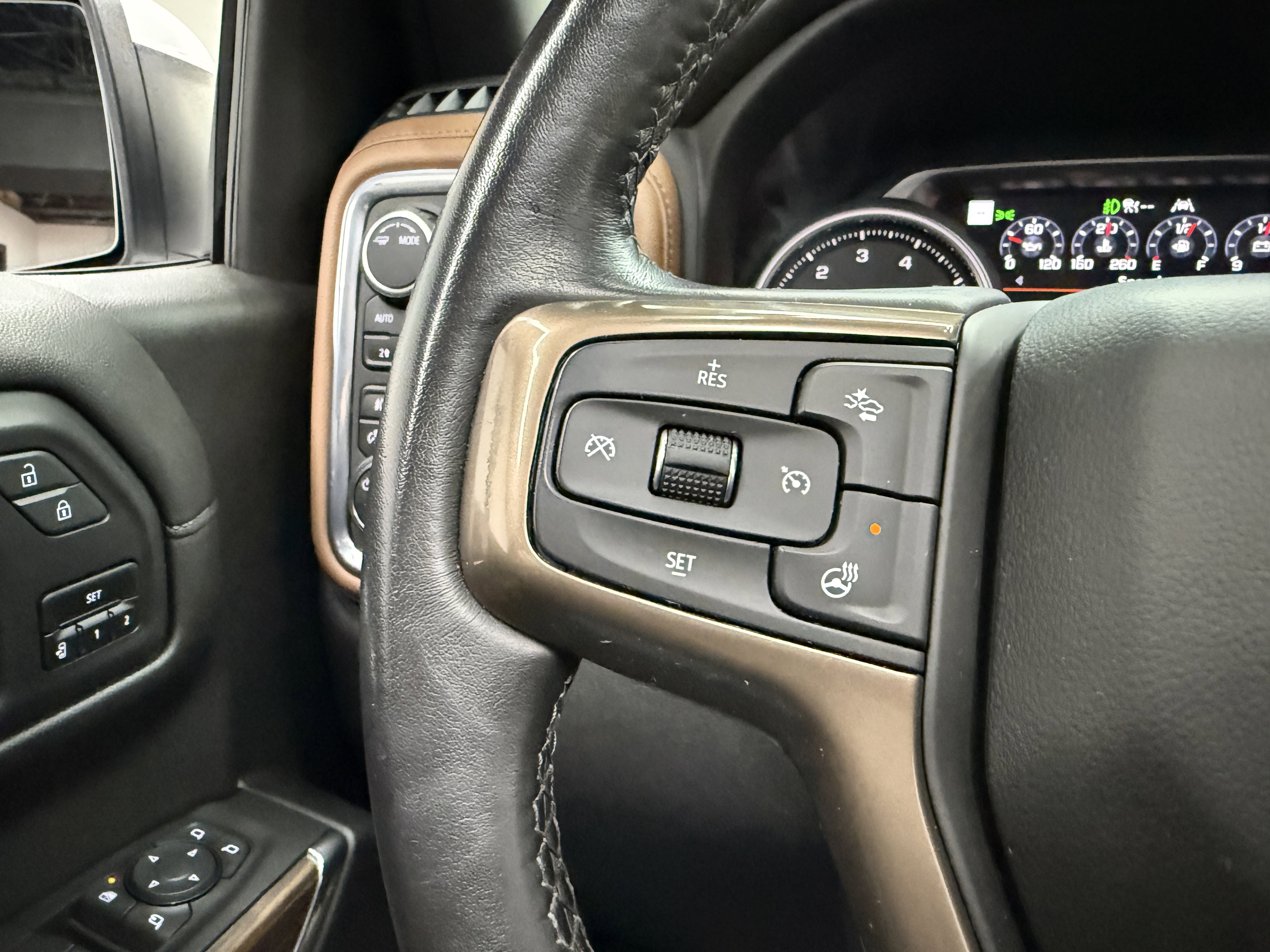 Used 2022 Chevrolet Silverado 1500 High Country w/ Technology Package image 17