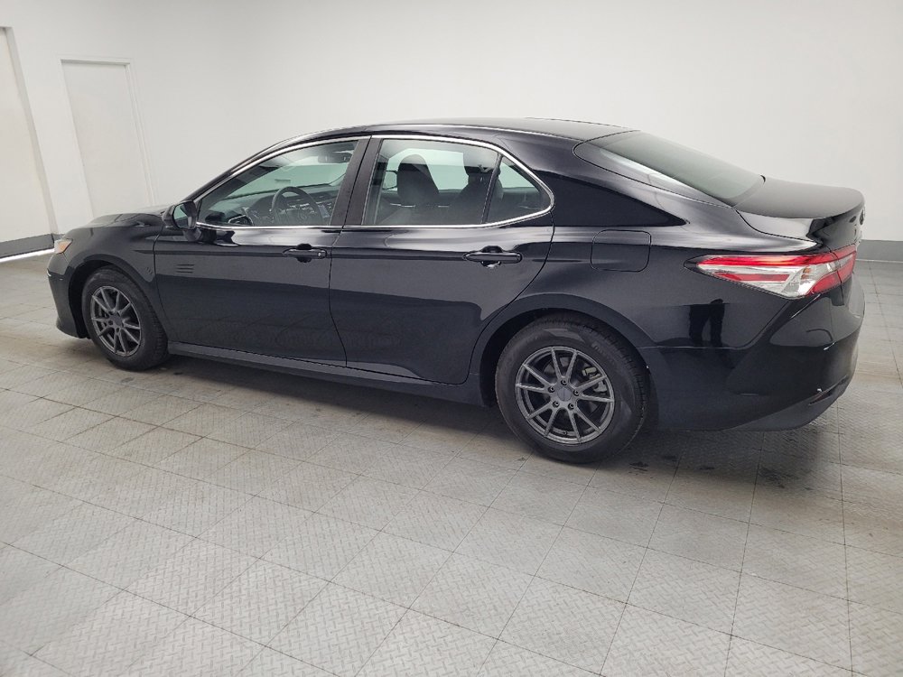 Used 2018 Toyota Camry FWD image 3