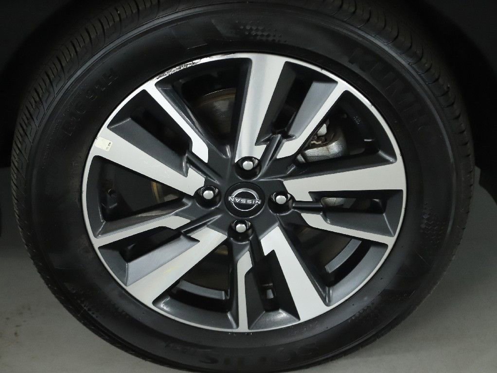 Used 2025 Nissan Versa SV FWD image 10