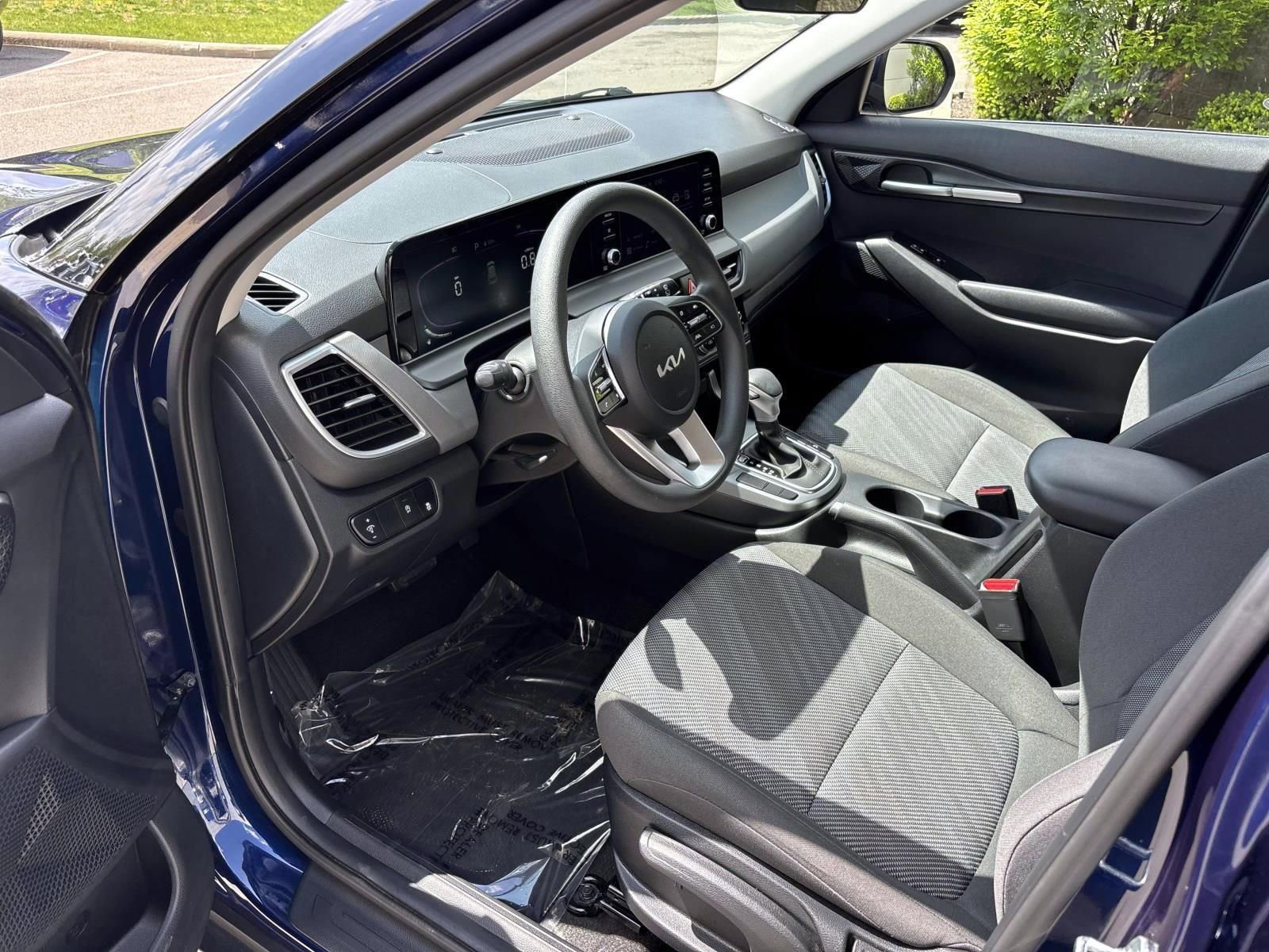 Used 2025 Kia Seltos LX AWD/4WD image 24