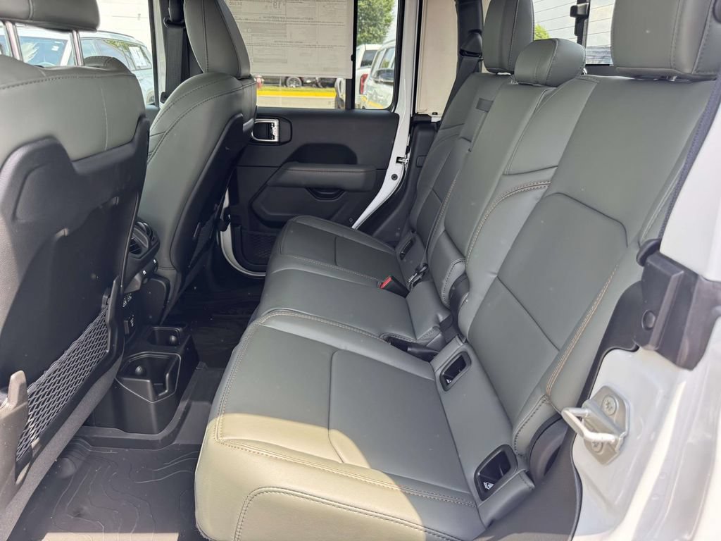 New 2026 Jeep Gladiator Mojave w/ Technology Group AWD/4WD image 14
