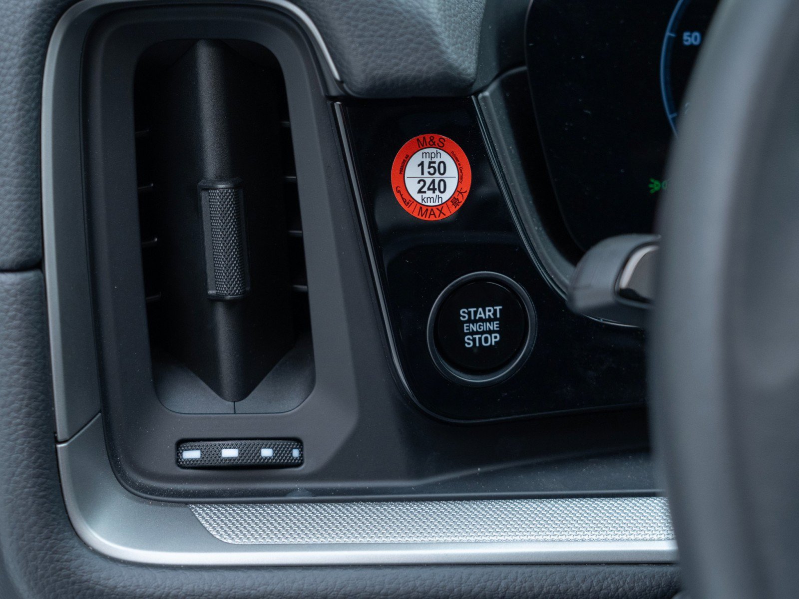 Certified 2025 Porsche Cayenne S image 30