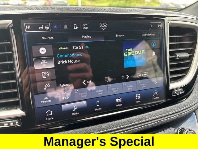 Used 2023 Chrysler Pacifica Touring FWD image 21