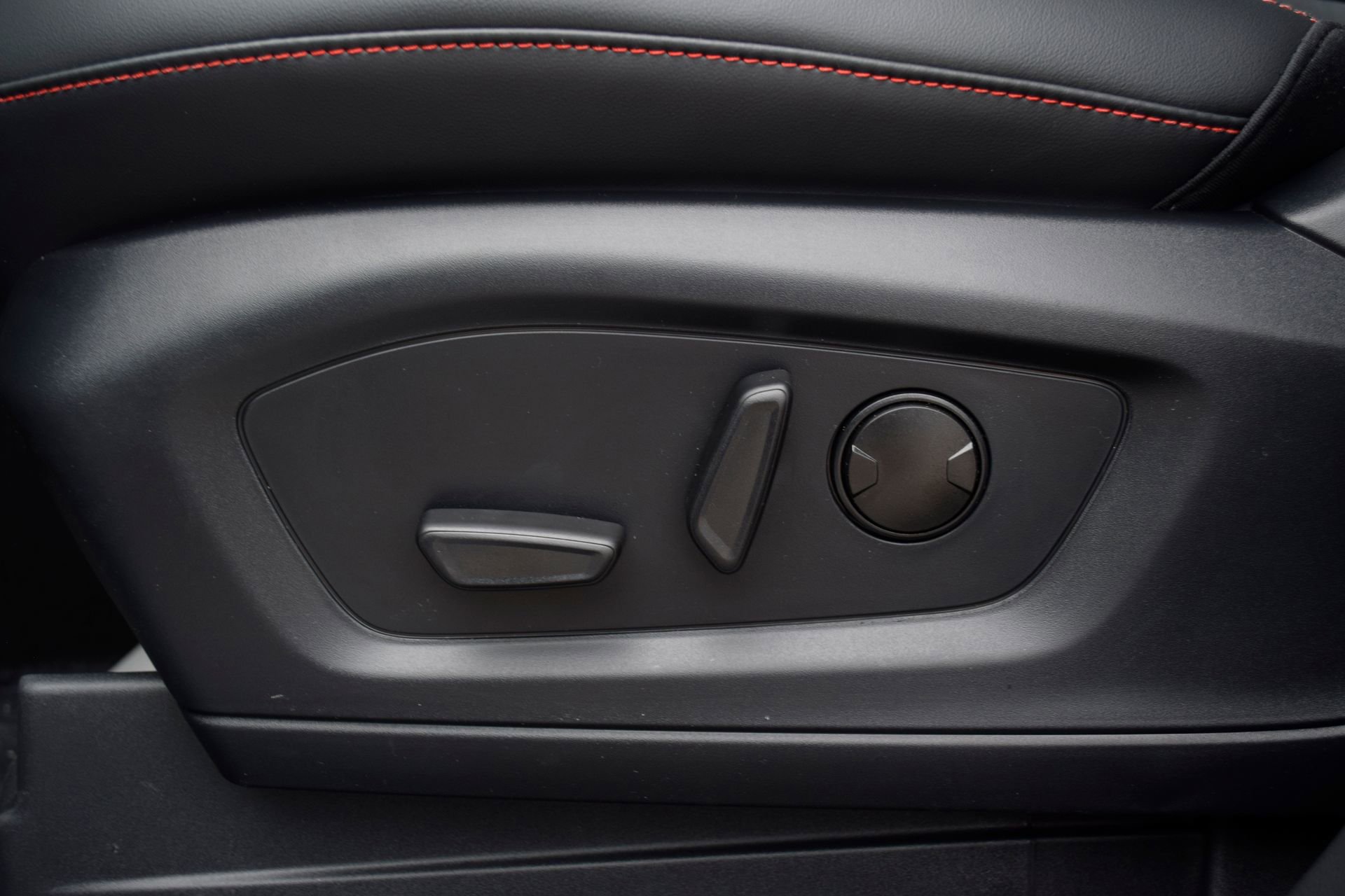 New 2026 Ford Explorer ST-Line w/ ST-Line Street Pack image 16