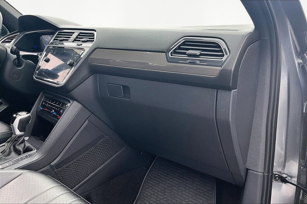 Used 2024 Volkswagen Tiguan SE R-Line image 17