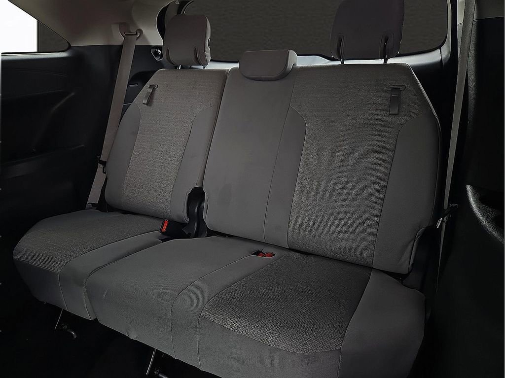 Used 2025 Toyota Sienna LE image 9