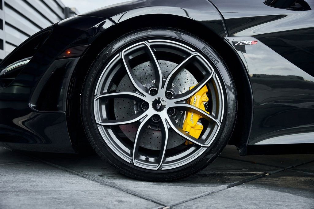 Used 2021 McLaren 720S RWD image 3