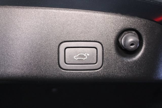 Used 2015 Jaguar XJ L Portfolio RWD image 30