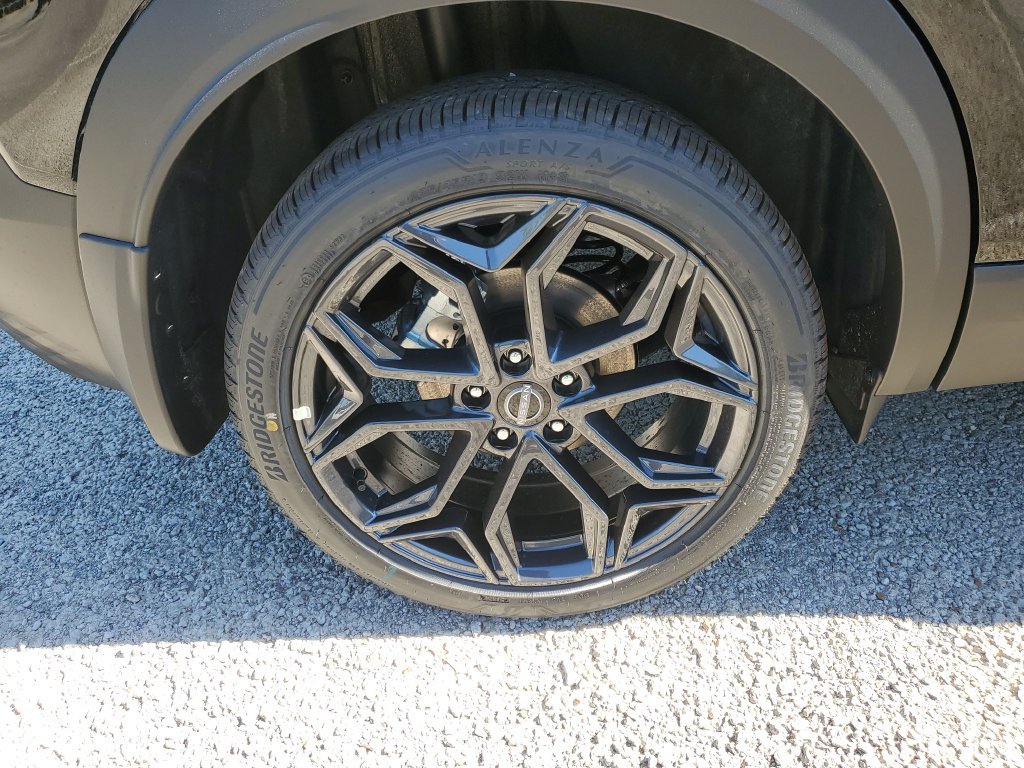 New 2027 Nissan Kicks SR w/ SR Premium Package FWD image 5