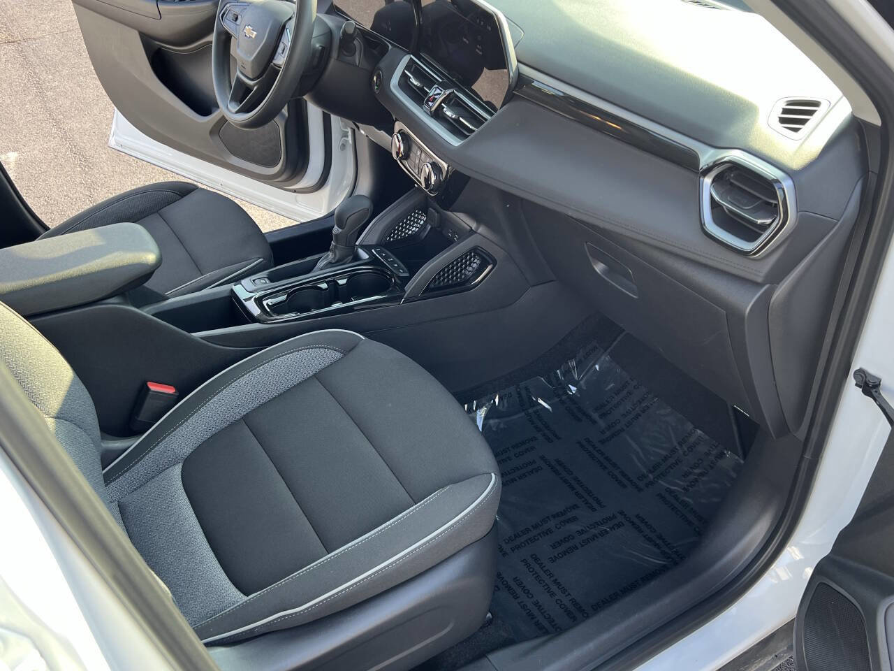 Used 2025 Chevrolet TrailBlazer LT w/ Driver Confidence Package image 31