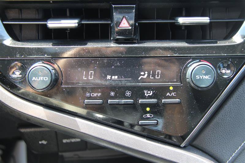 Used 2022 Toyota Camry SE w/ Cold Weather Package FWD image 32