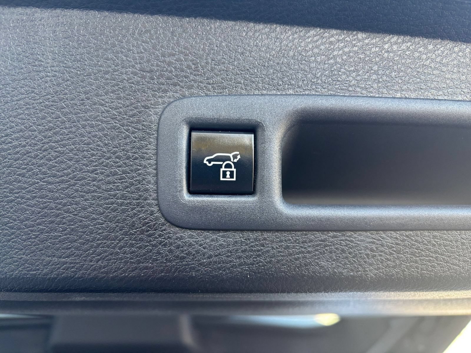 Used 2025 Toyota Sienna XLE FWD image 21