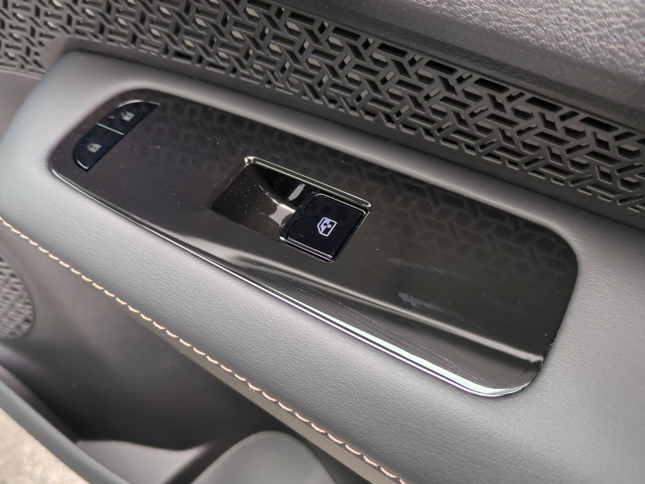 New 2024 Nissan Ariya AWD image 39