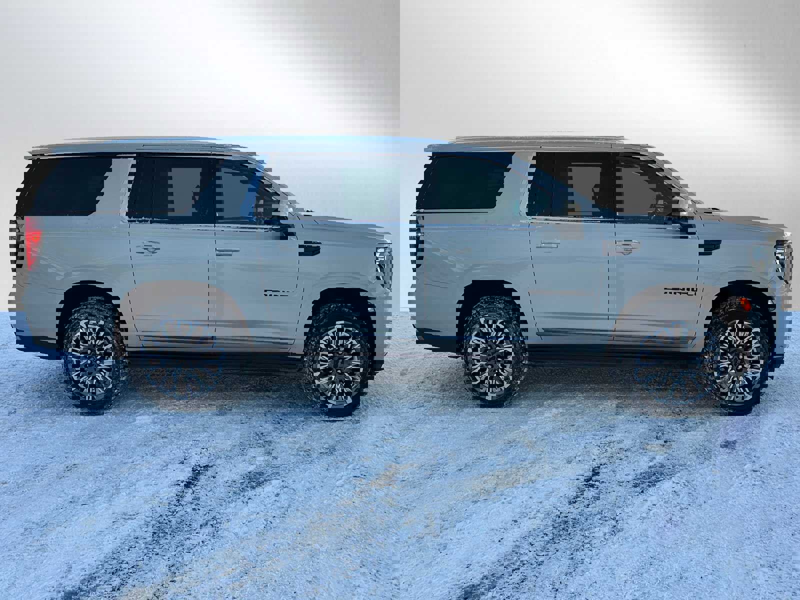 Used 2024 GMC Yukon XL Denali Ultimate image 2