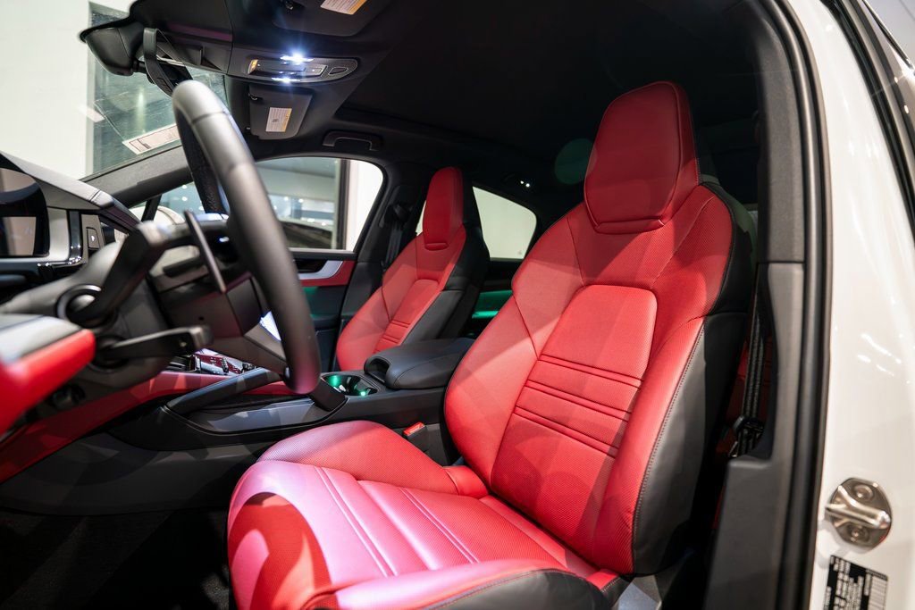 New 2025 Porsche Cayenne Coupe image 5