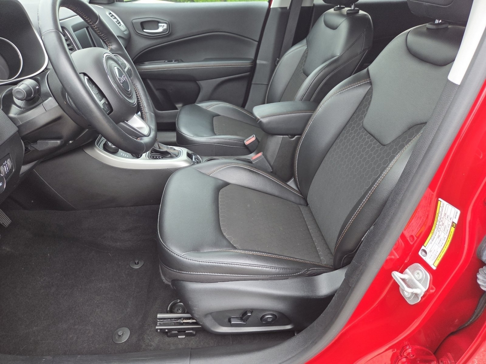 Used 2021 Jeep Compass Latitude w/ Convenience Group AWD/4WD image 23