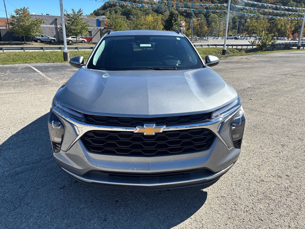 Used 2025 Chevrolet Trax LT w/ Driver Confidence Package FWD image 8