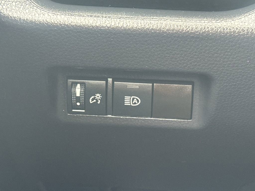 Used 2025 Toyota RAV4 XLE image 32