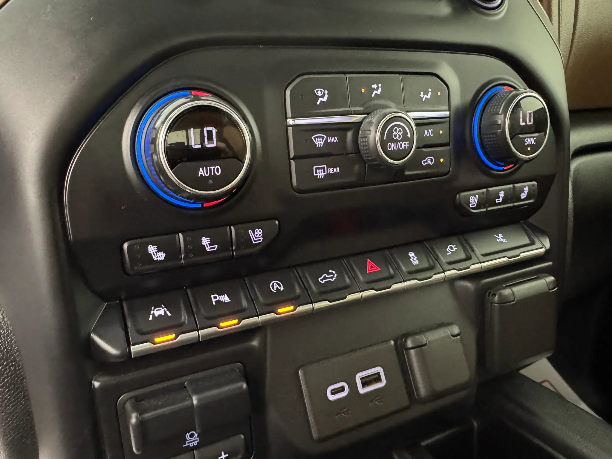 Used 2020 Chevrolet Silverado 1500 High Country w/ Technology Package AWD/4WD image 22