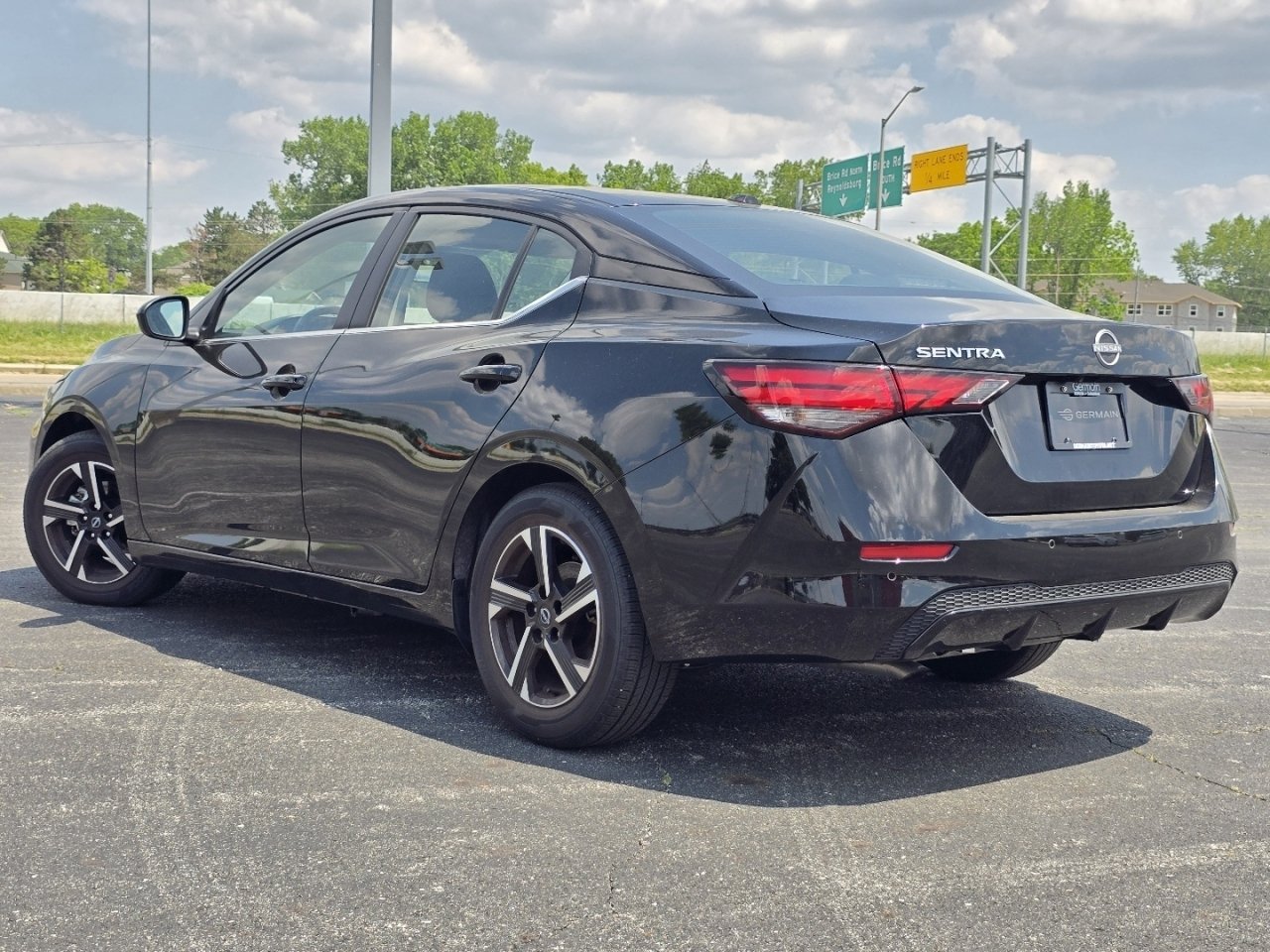 Used 2025 Nissan Sentra SV FWD image 11
