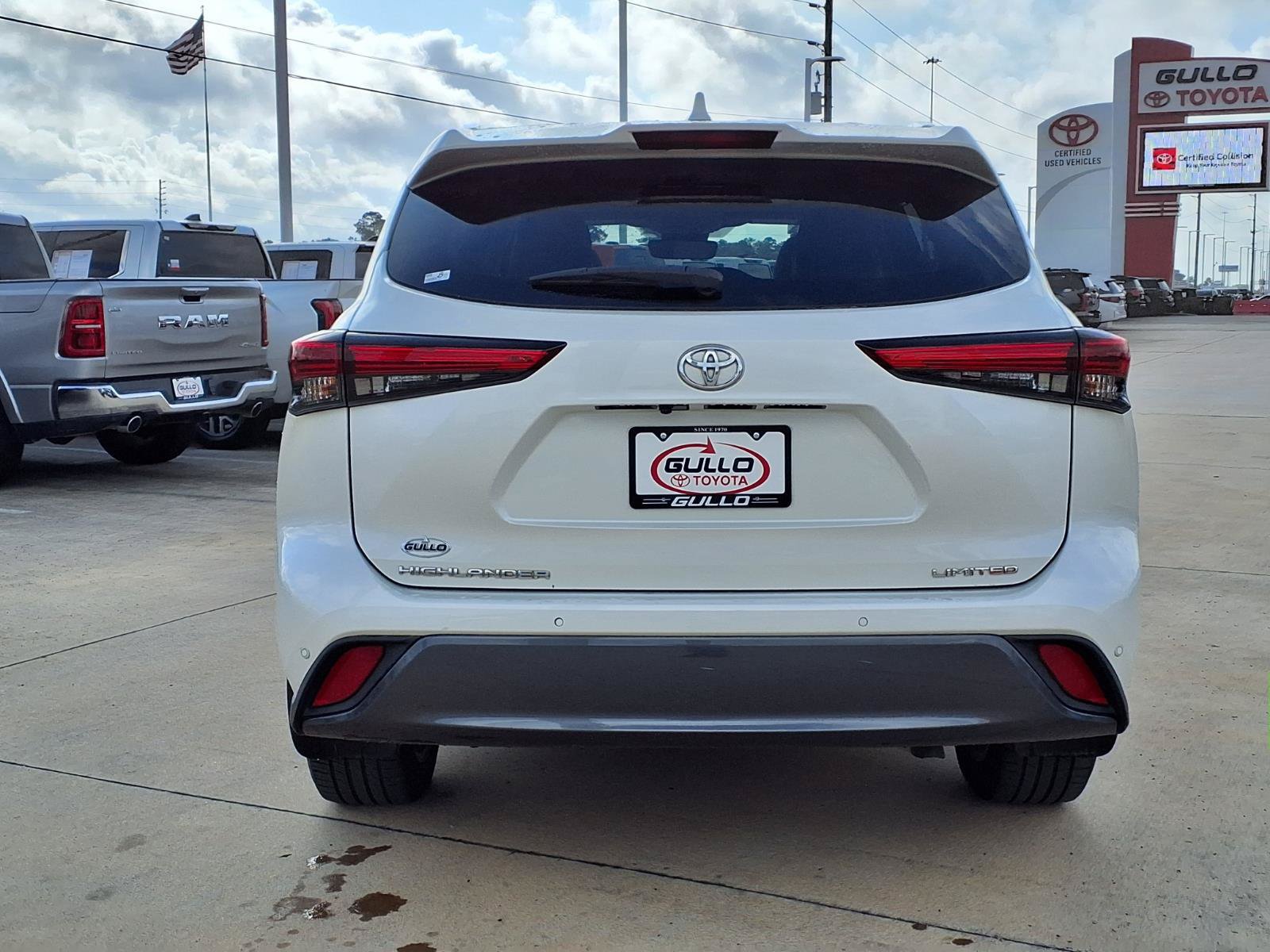 Certified 2021 Toyota Highlander Limited FWD image 7