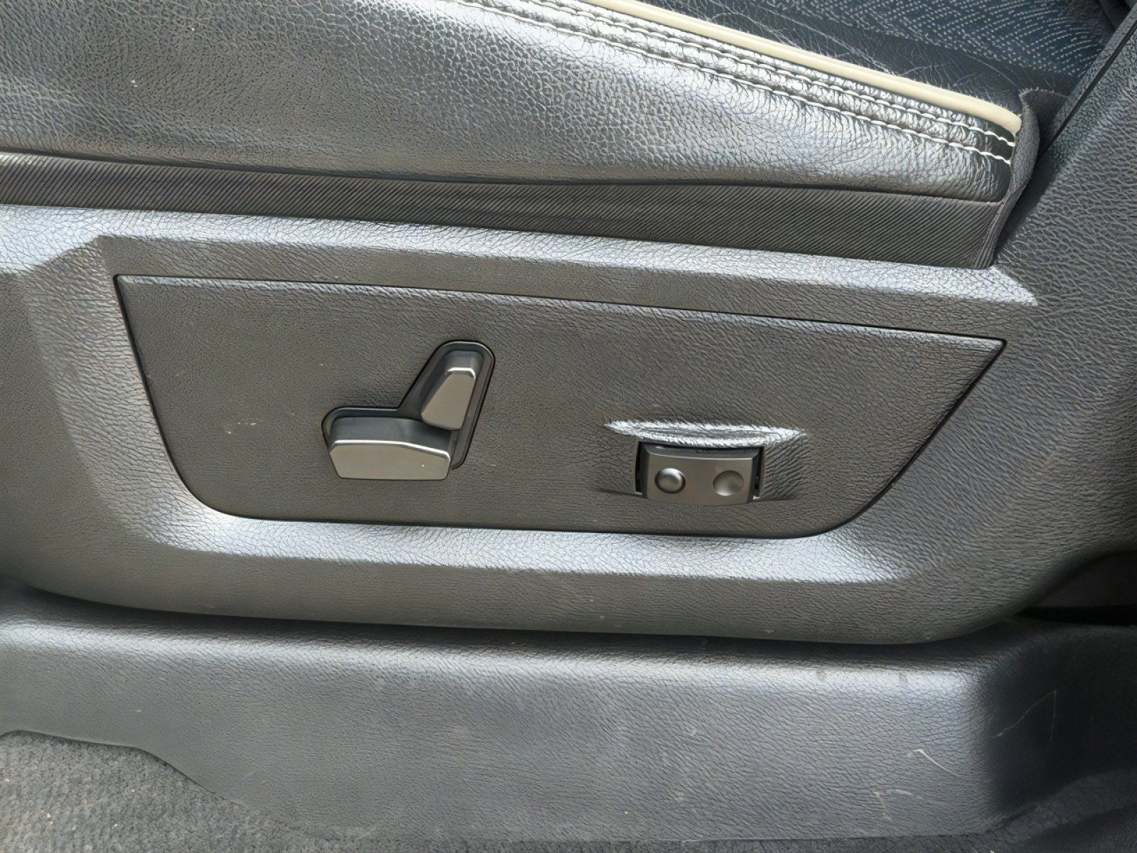 Used 2024 RAM 2500 Laramie w/ Sport Appearance Package image 36