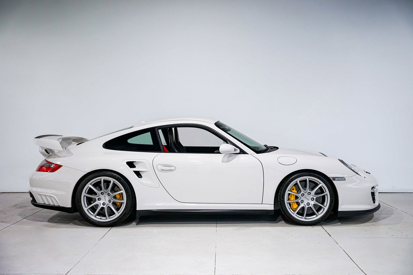 Used 2009 Porsche 911 GT2 image 2