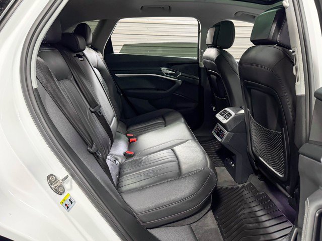 Used 2022 Audi e-tron Premium w/ Convenience Plus Package image 19