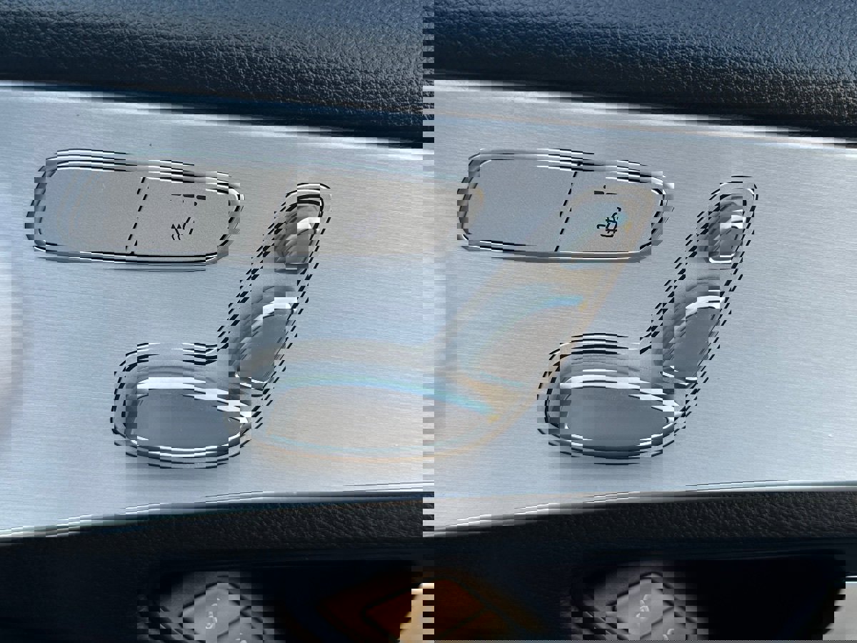 Used 2021 Mercedes-Benz GLC 300 image 30