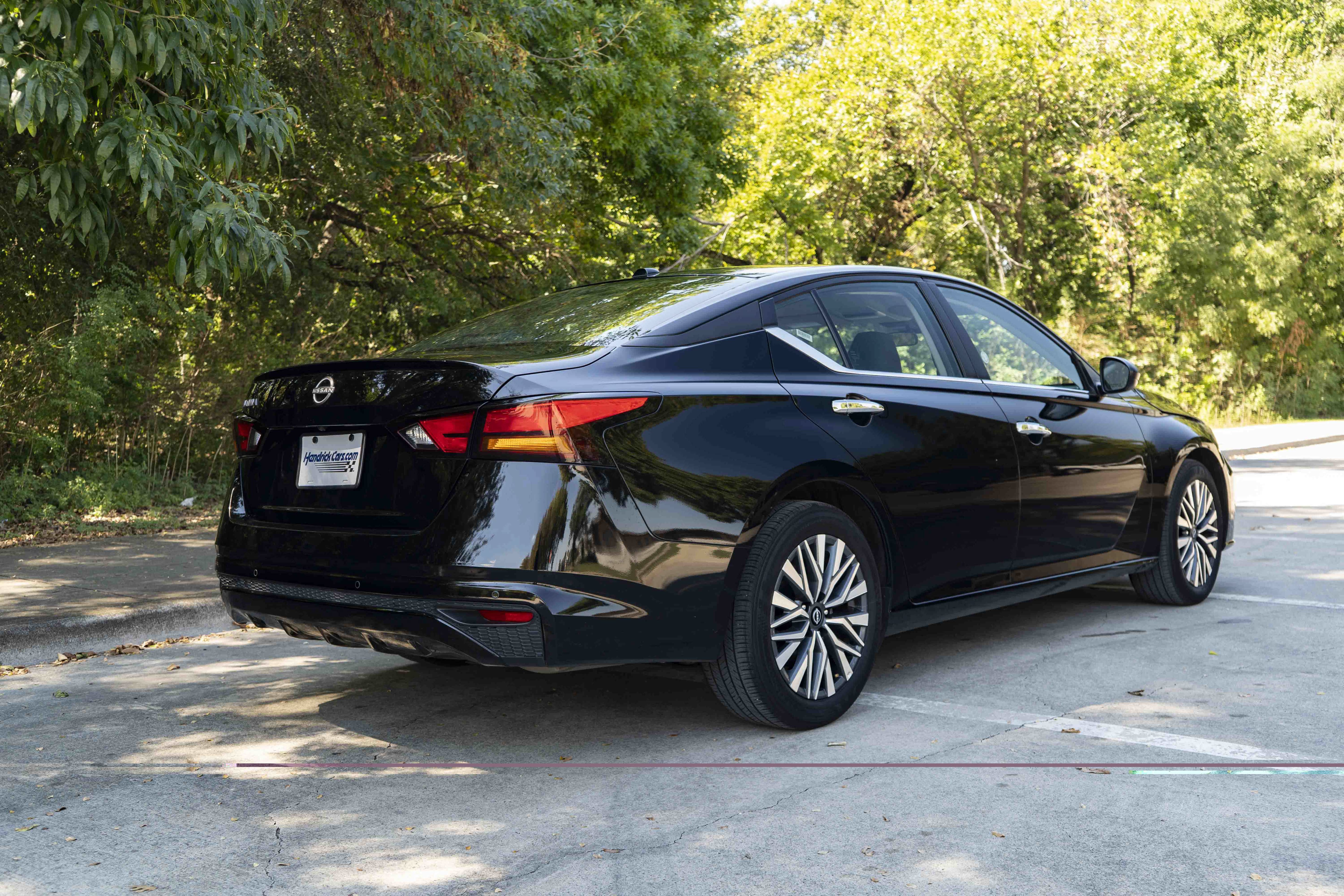Used 2025 Nissan Altima 2.5 SV FWD image 9