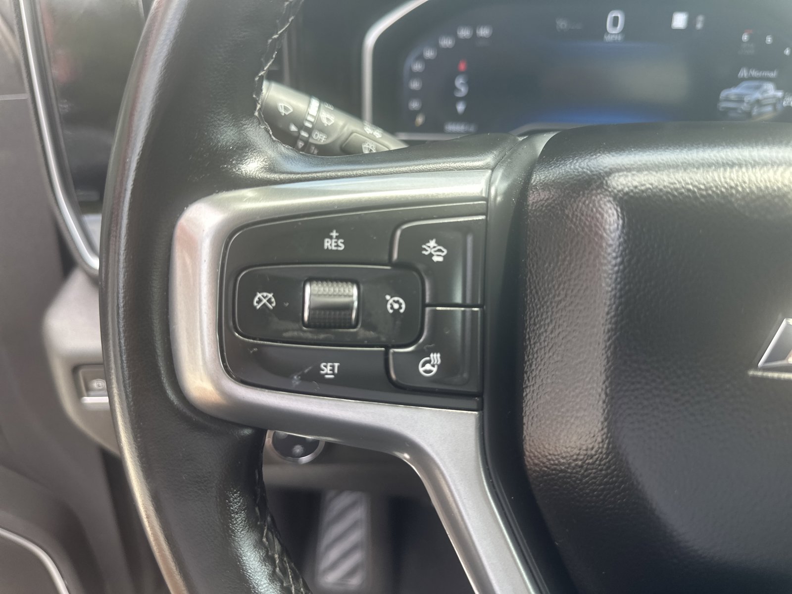 Used 2023 Chevrolet Silverado 1500 LT AWD/4WD image 17