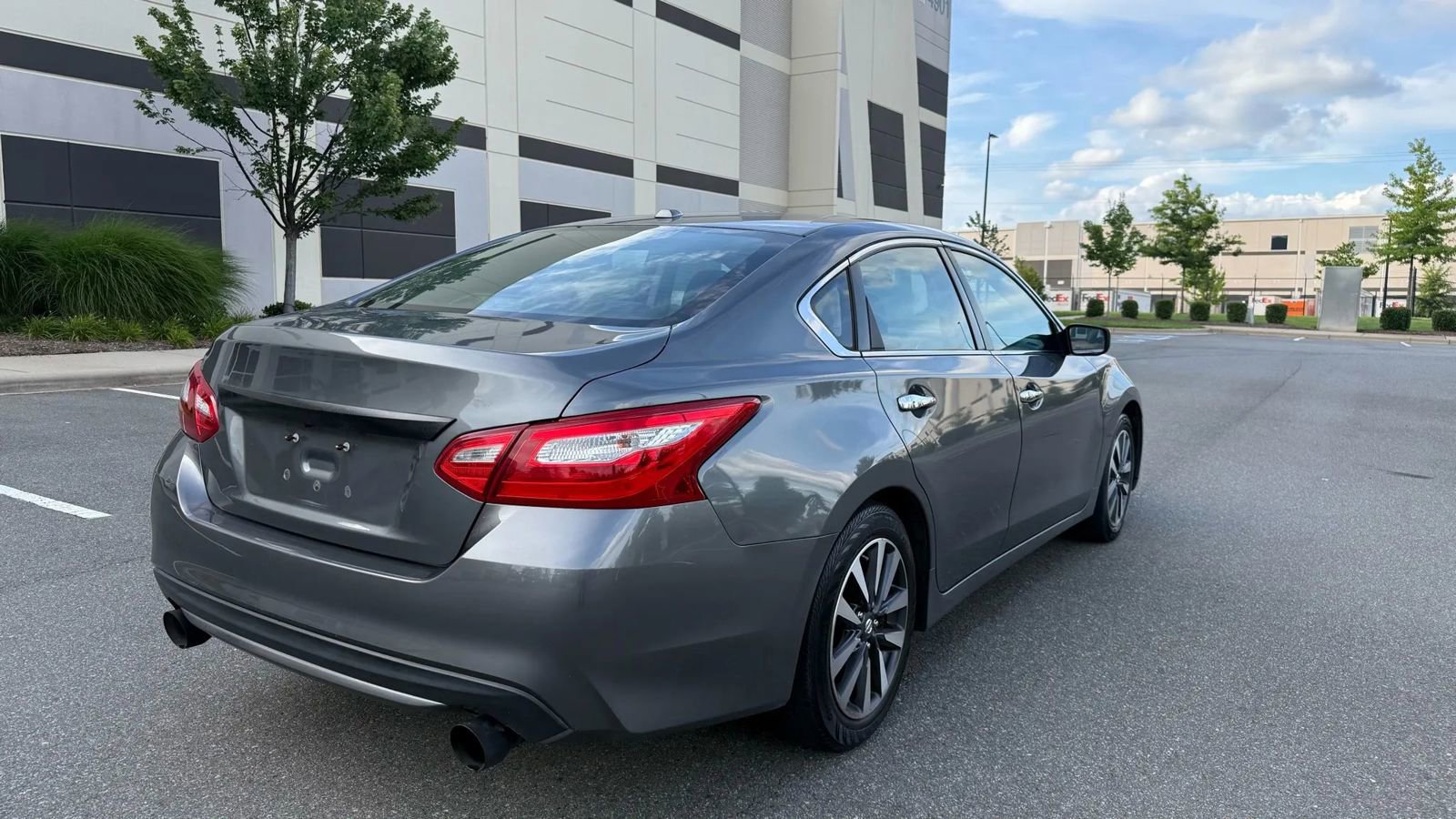 Used 2017 Nissan Altima 2.5 SV image 19